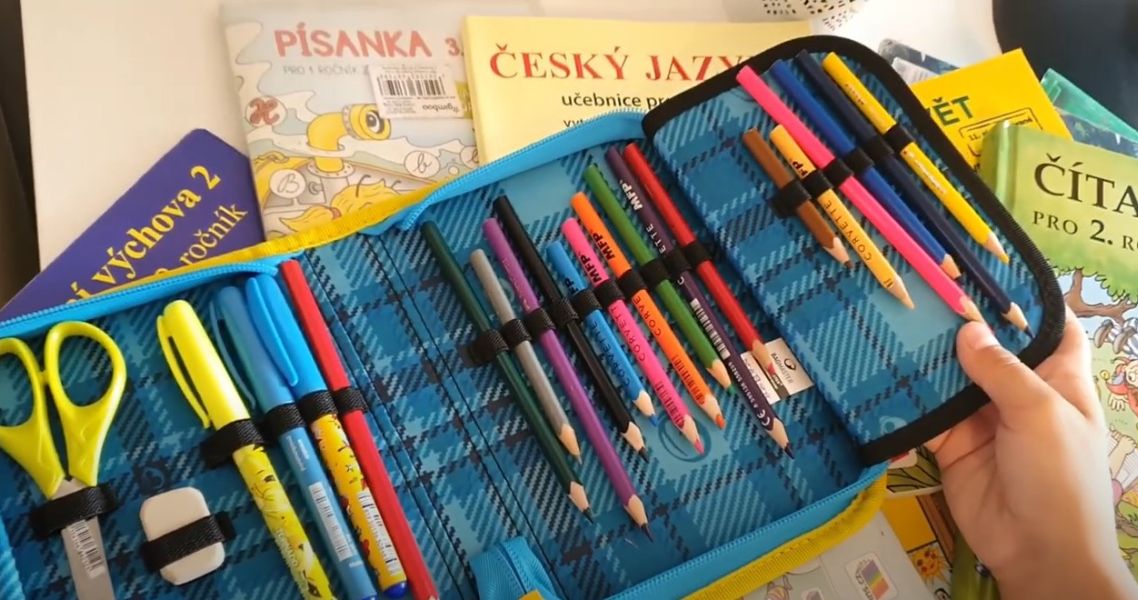 Jak uspořádat tužky a pastelky v penále
